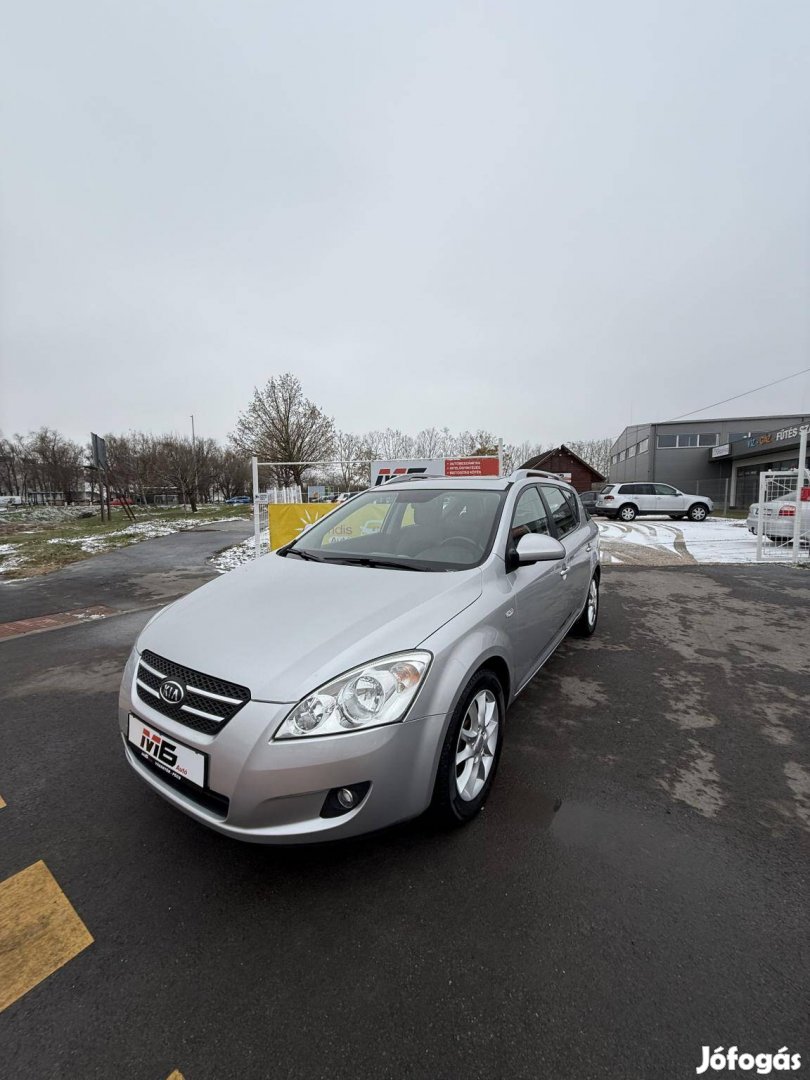 KIA CEE'D 1.6 EX Ülésfűtés . Napfénytető .Szép...