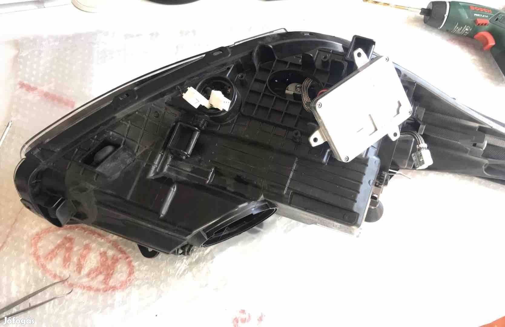 KIA Ceed JD fényszóró lámpa alkatrészek ( plexi foncsor tartófül .)