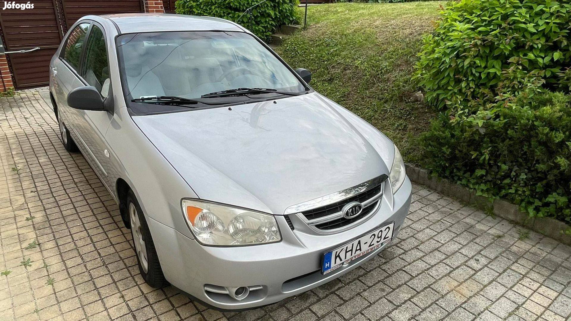 KIA Cerato 1,6 CRDI diesel metálszürke sedan 214350 km