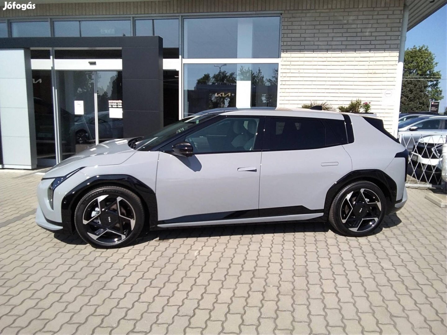 KIA EV4 Earth PLUS+Dwp+19-Es Kerék. 81.4 KW. Tö...