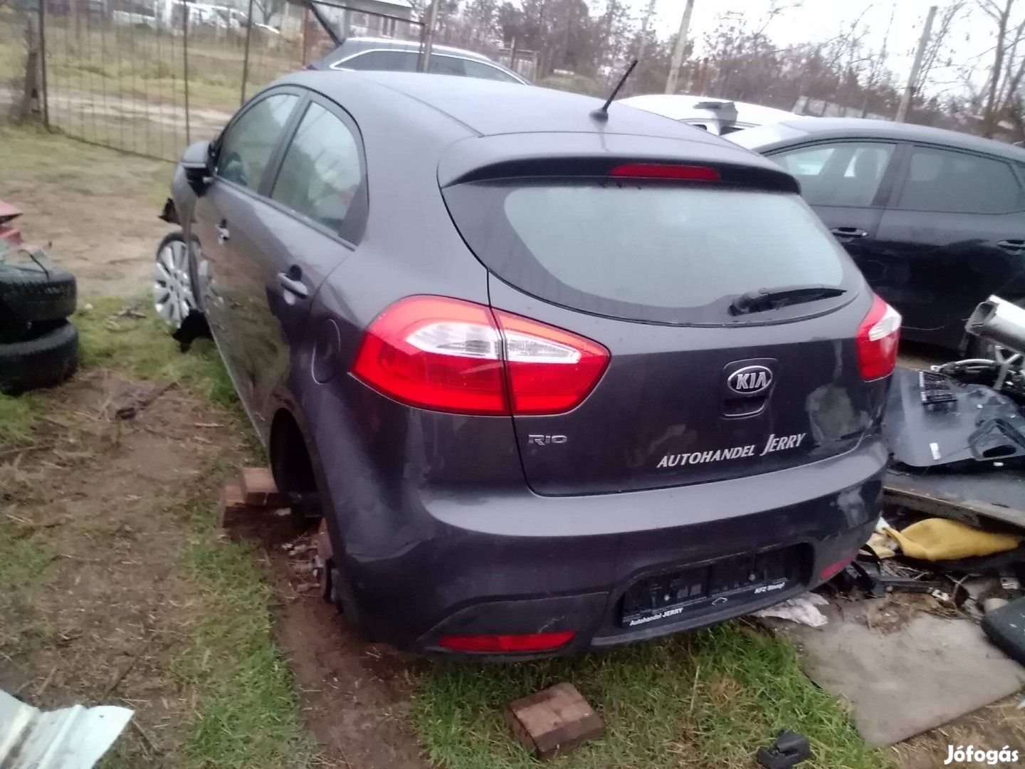 KIA Rio bontott alkatrészek eladók, motor, váltó, karosszéria elemek. 