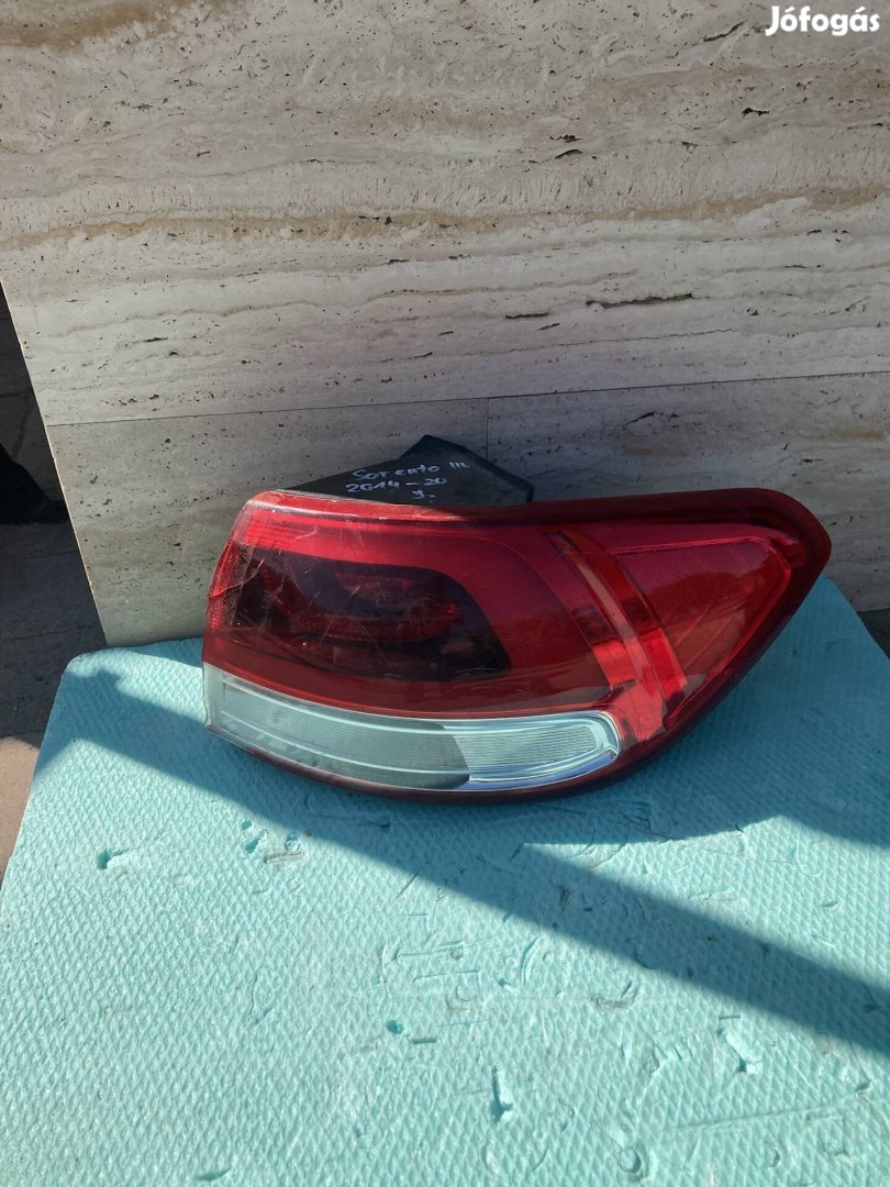 KIA Sorento jobb hátsó lampa sérülten(2014-20)