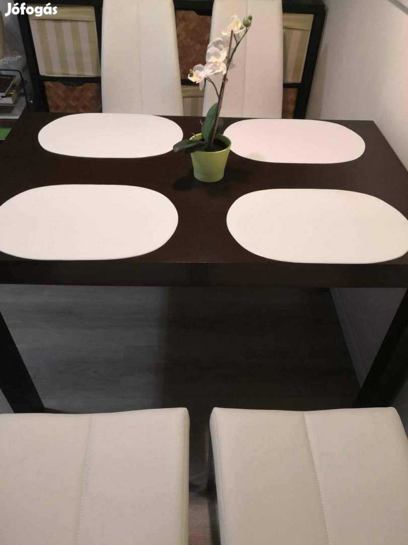 KIKA-s minőségi szép állapotú étkezőasztal székek nélkül eladó!