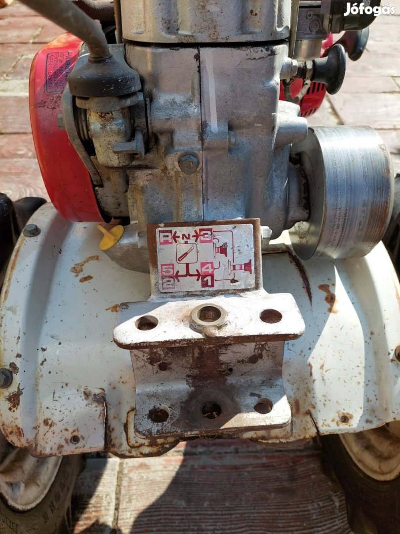 KIS Traktor Eladó