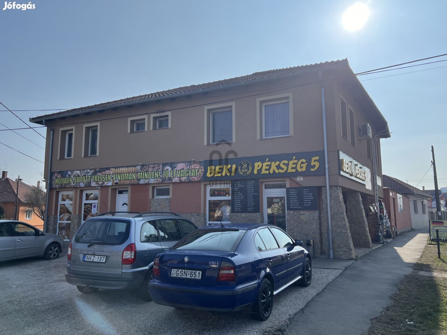 KIVÁLÓAN JÖVEDELMEZŐ ÜZLETHÁZ ELADÓ HAJDÚSZOBOSZLÓ FREKVENTÁLT RÉSZÉN!