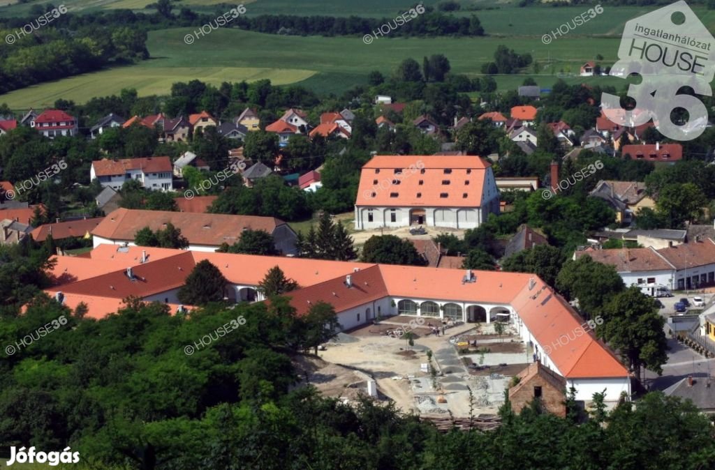 KIVÉTELES LEHETŐSÉG!  ELADÓ A PANNONHALMI MAGTÁR!