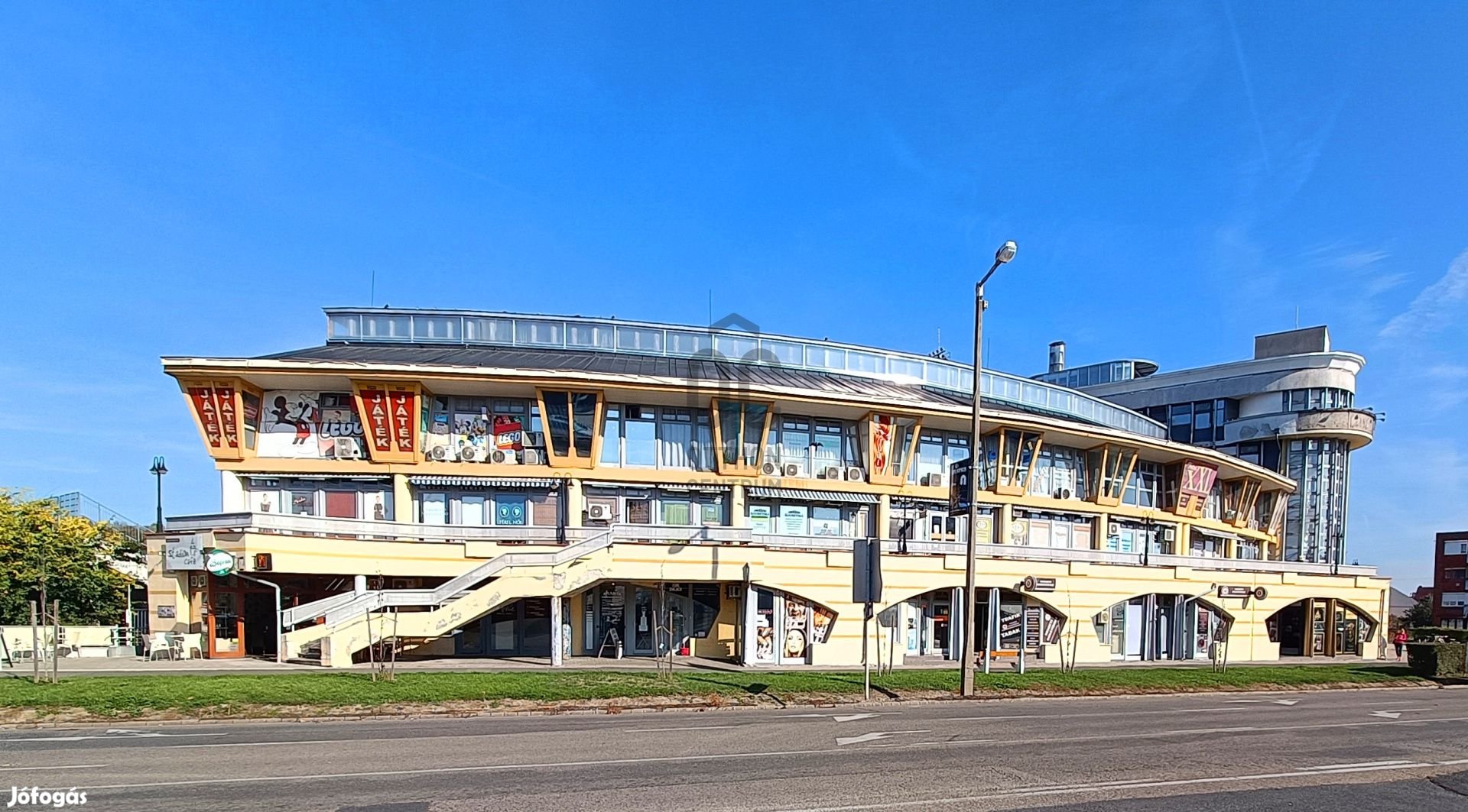 KIadó üzlet a Stadion üzletházban.