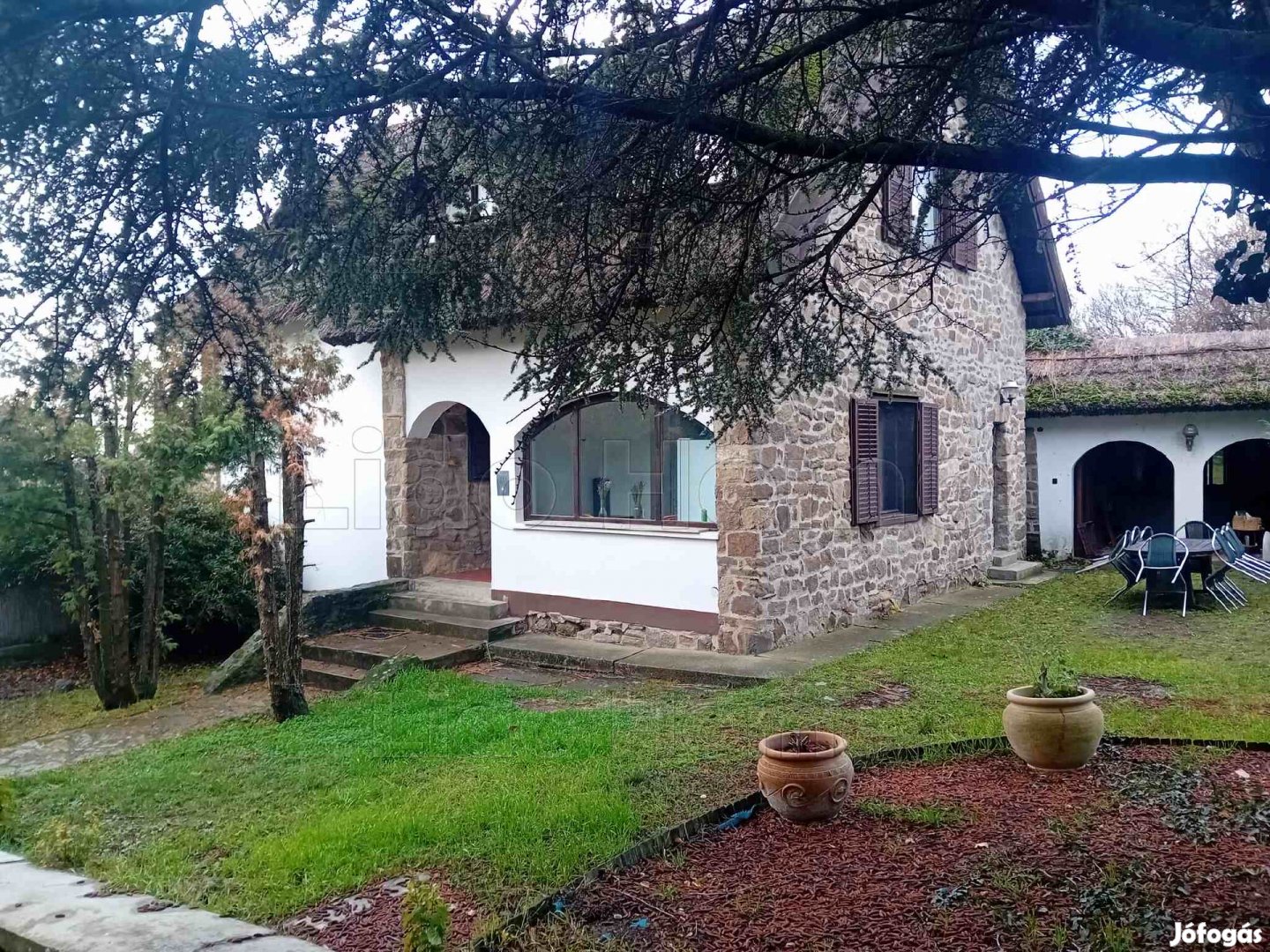 KIiadó tihanyi nyaraló, panorámával a Belső-tóra!