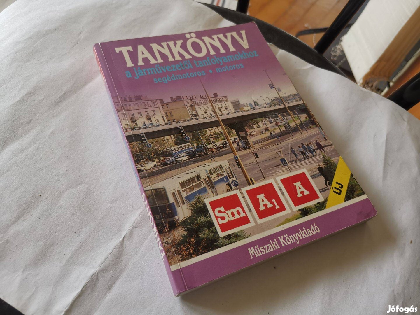 KRESZ Tankönyv a járművezetői tanfolyamokhoz - segédmotoros