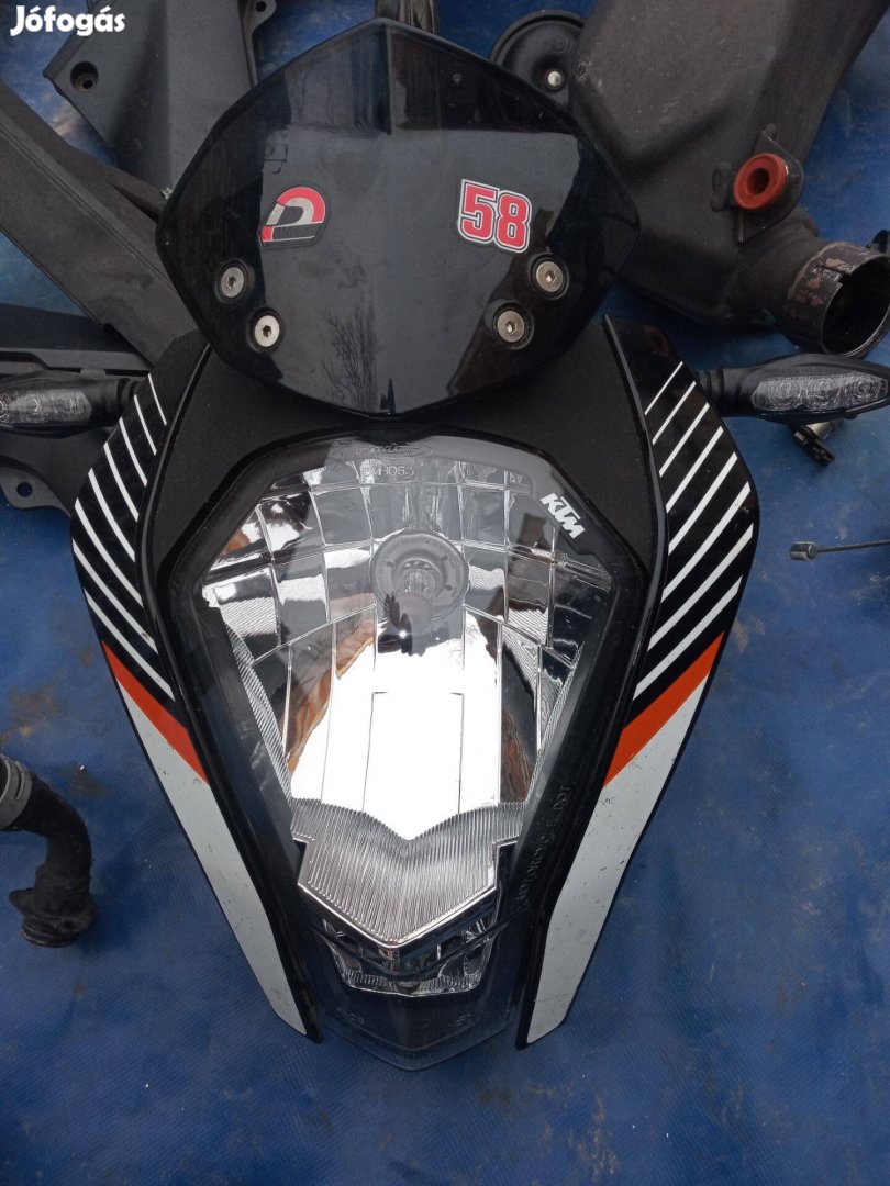 KTM 125 , 390 Duke alkatrész fej lámpával