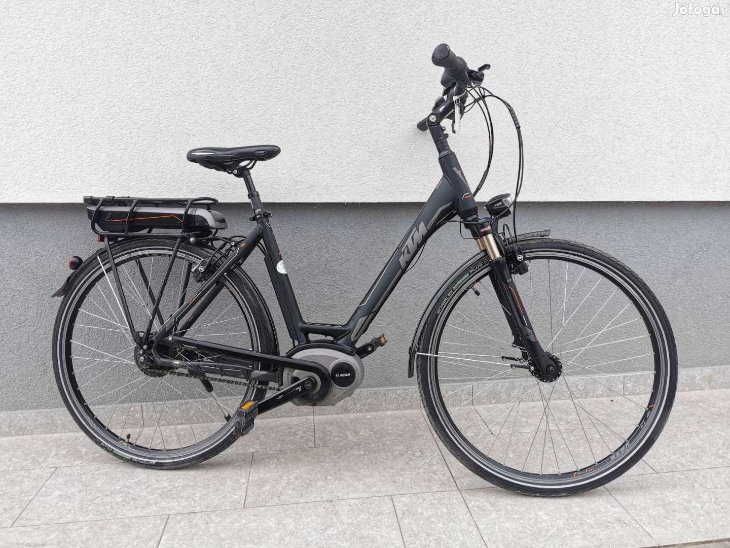 KTM 28" női trekking ebike kerékpár Bosch e-bike elektromos pedelec 