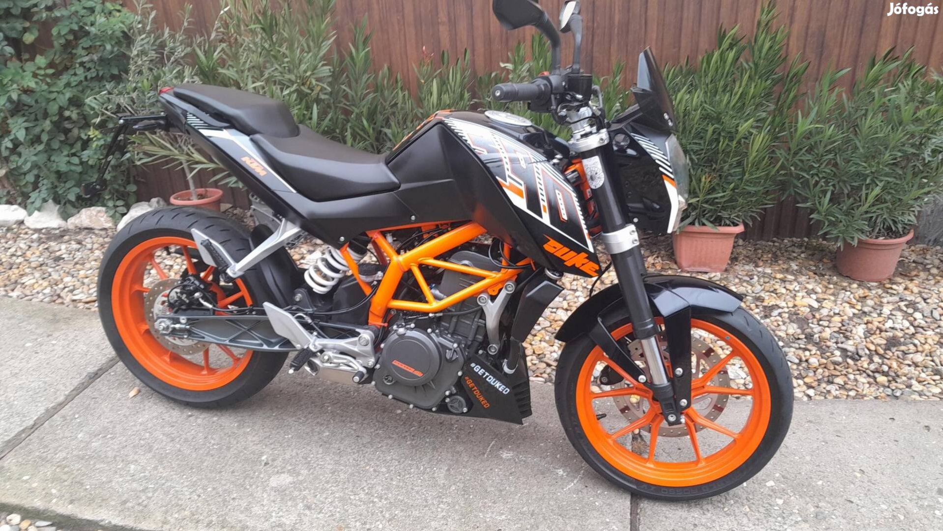 KTM 390 Duke újszerű gyári állapotban