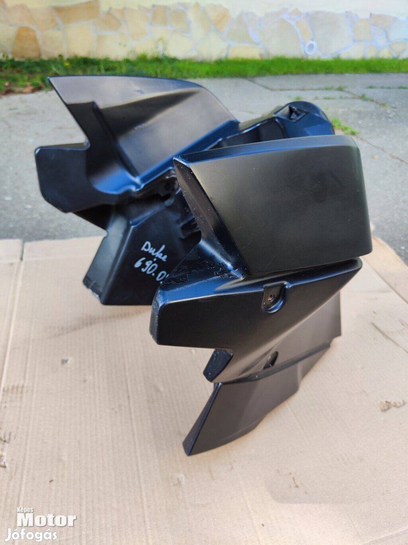 KTM 690 SM motor tank