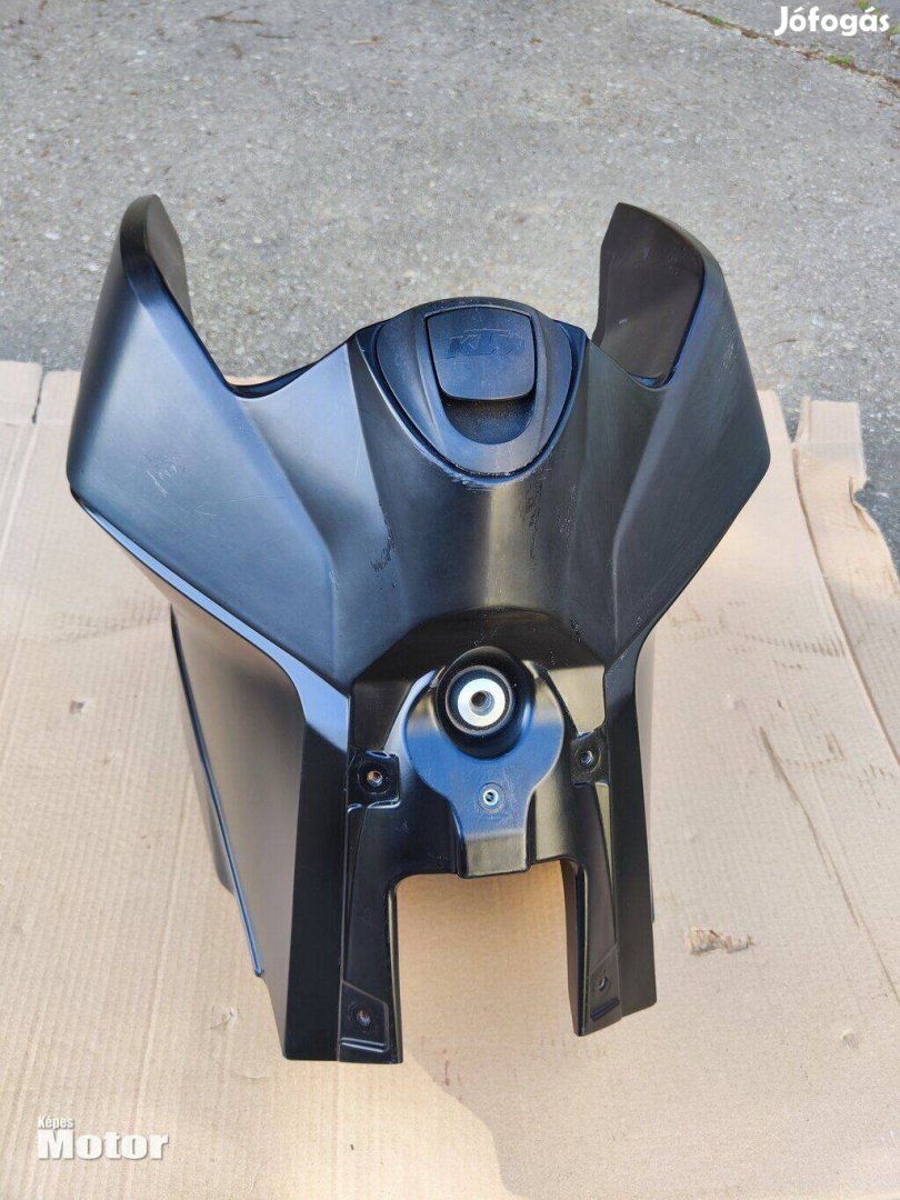 KTM 690 SM motor tank