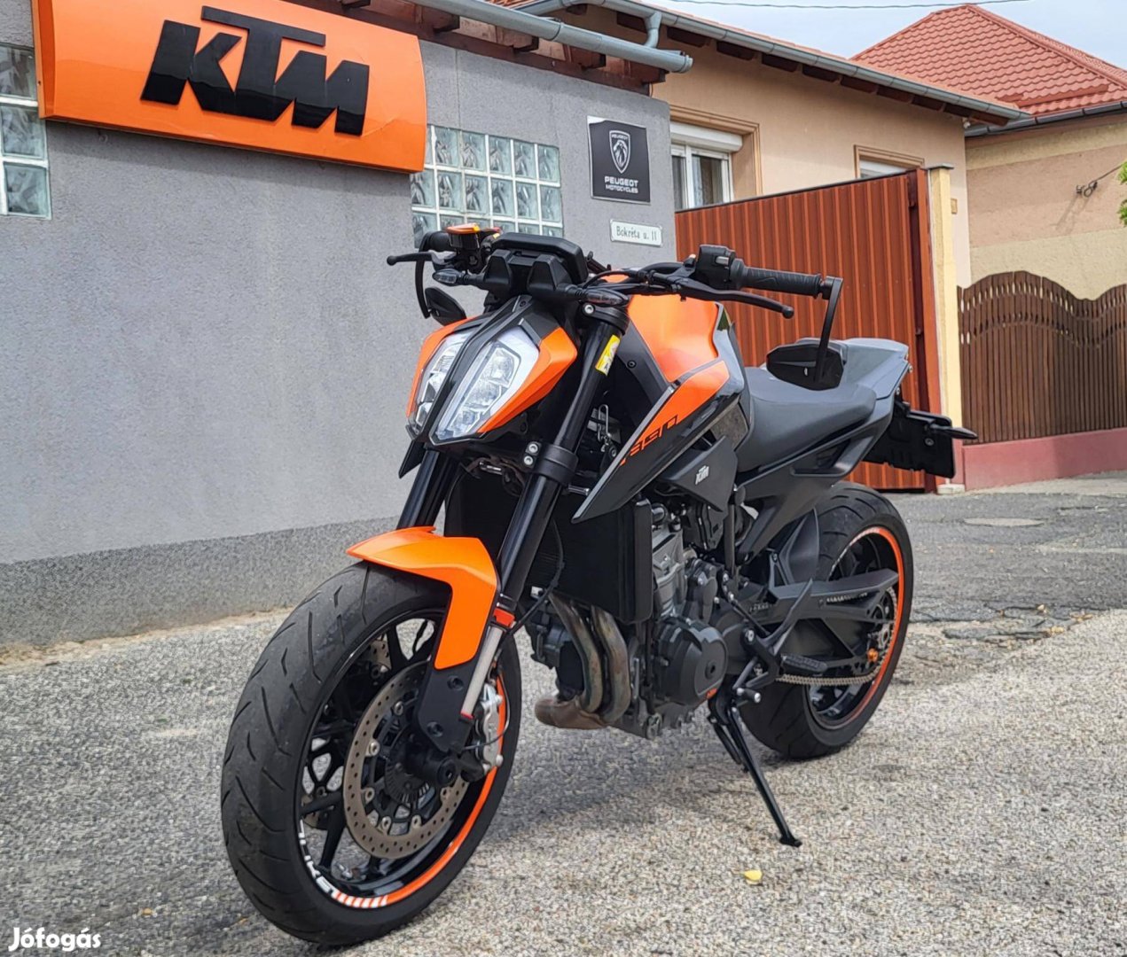 KTM 890 Duke ..