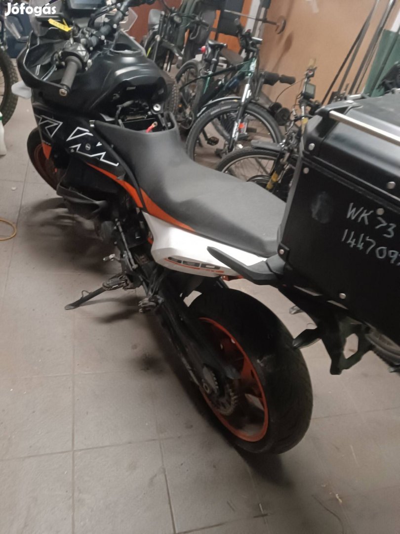 KTM 890 SMT alkatrészek eladók.