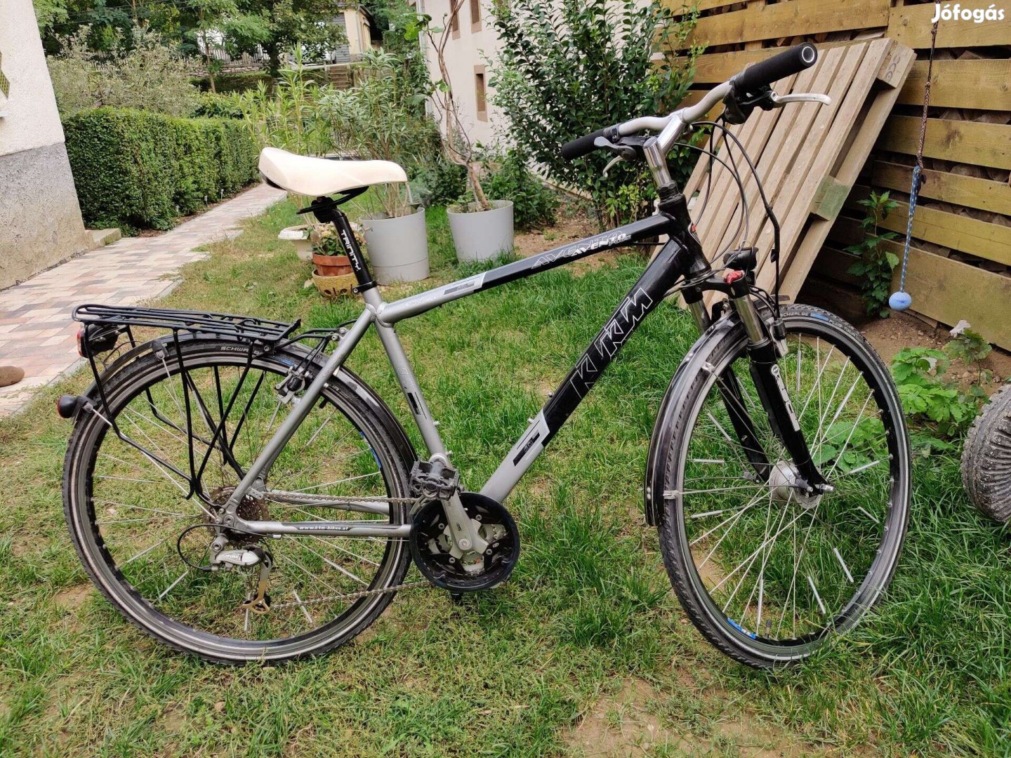 KTM Avento Plus 28" trekking kerékpár (ideális 170-185 cm magassághoz)