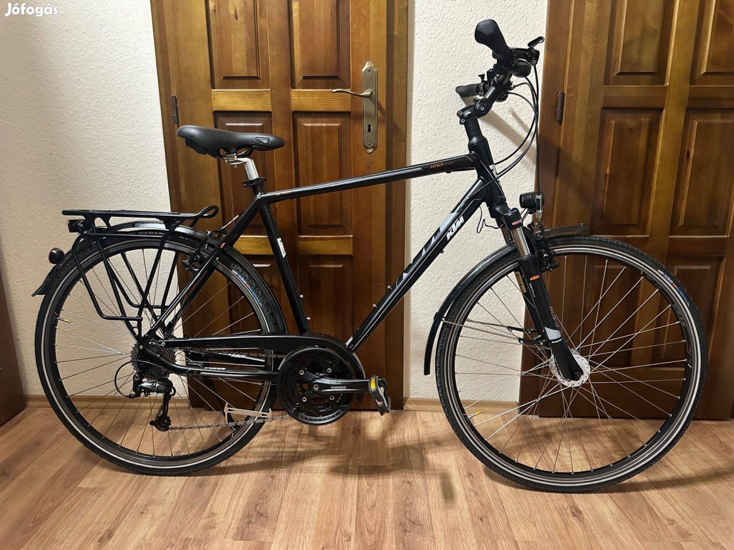KTM Avenza 27 light 28 agydinamós trekking kerékpár