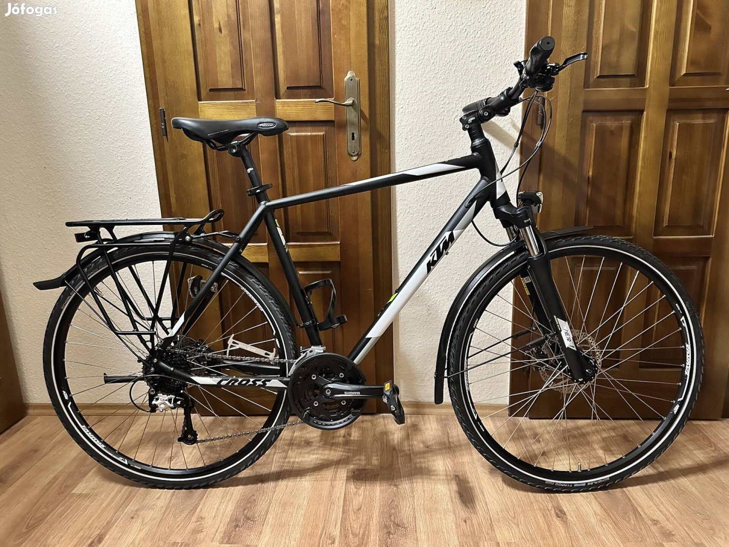 KTM Avenza Cross Street 28" agydinamós trekking (56-os váz)