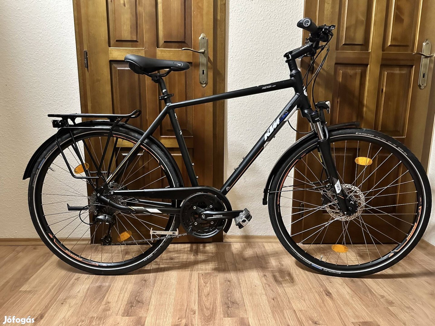 KTM Avenza Disc 28" agydinamós trekking (56-os váz)