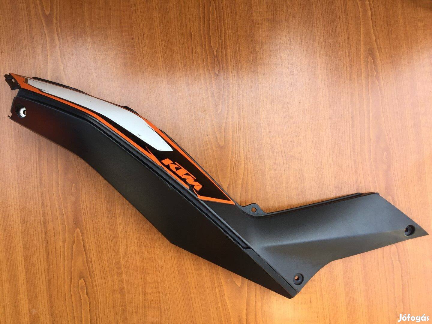 KTM Duke 125 Jobb hátsó idom 06982