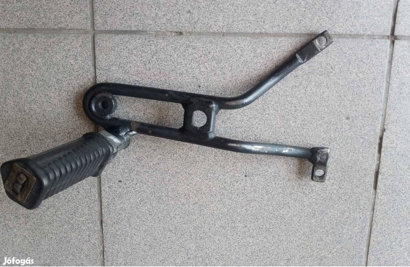 KTM Duke 620 bal utaslábtartó