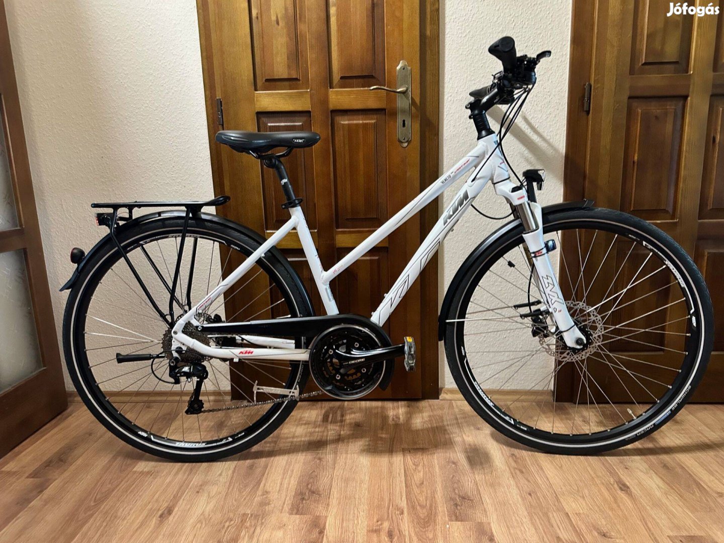 KTM Veneto Light Disc 28 agydinamós trekking kerékpár (46)