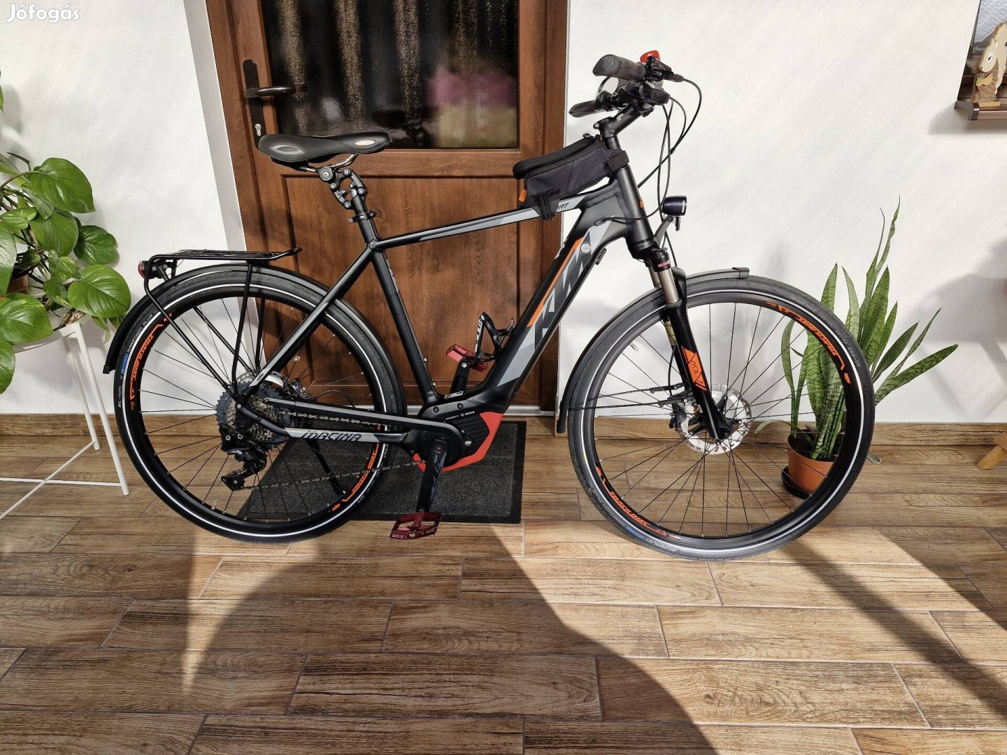 KTM.   Macina