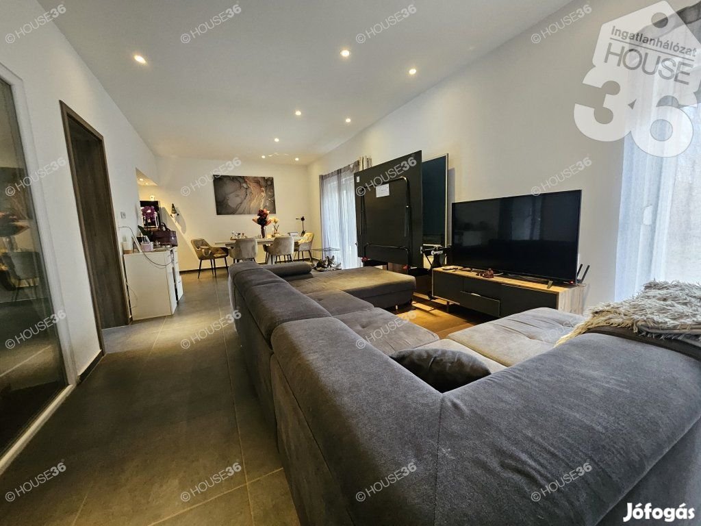 Kadafalvi fiatal sorház, garázzsal, beállóval bútorozva