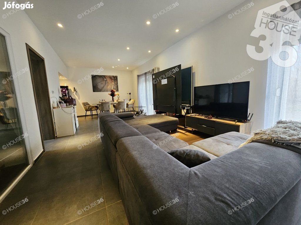 Kadafalvi fiatal sorház, garázzsal, beállóval bútorozva