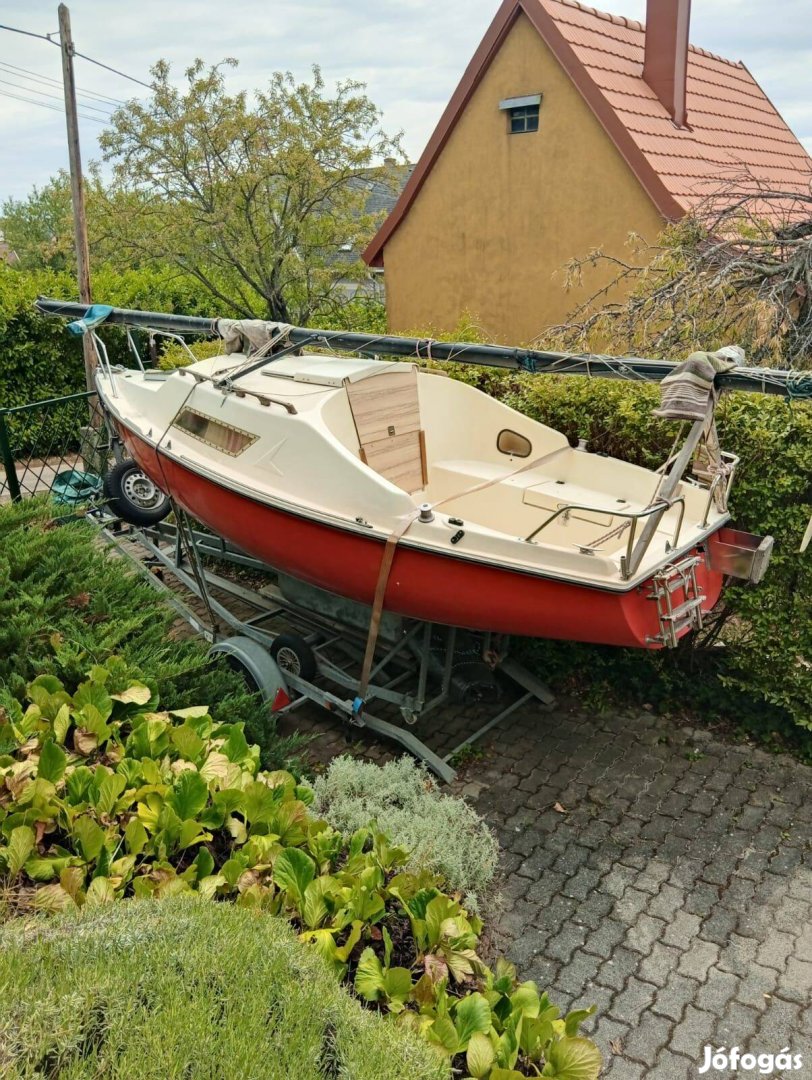 Kajütös kishajó Flying Cruiser F
