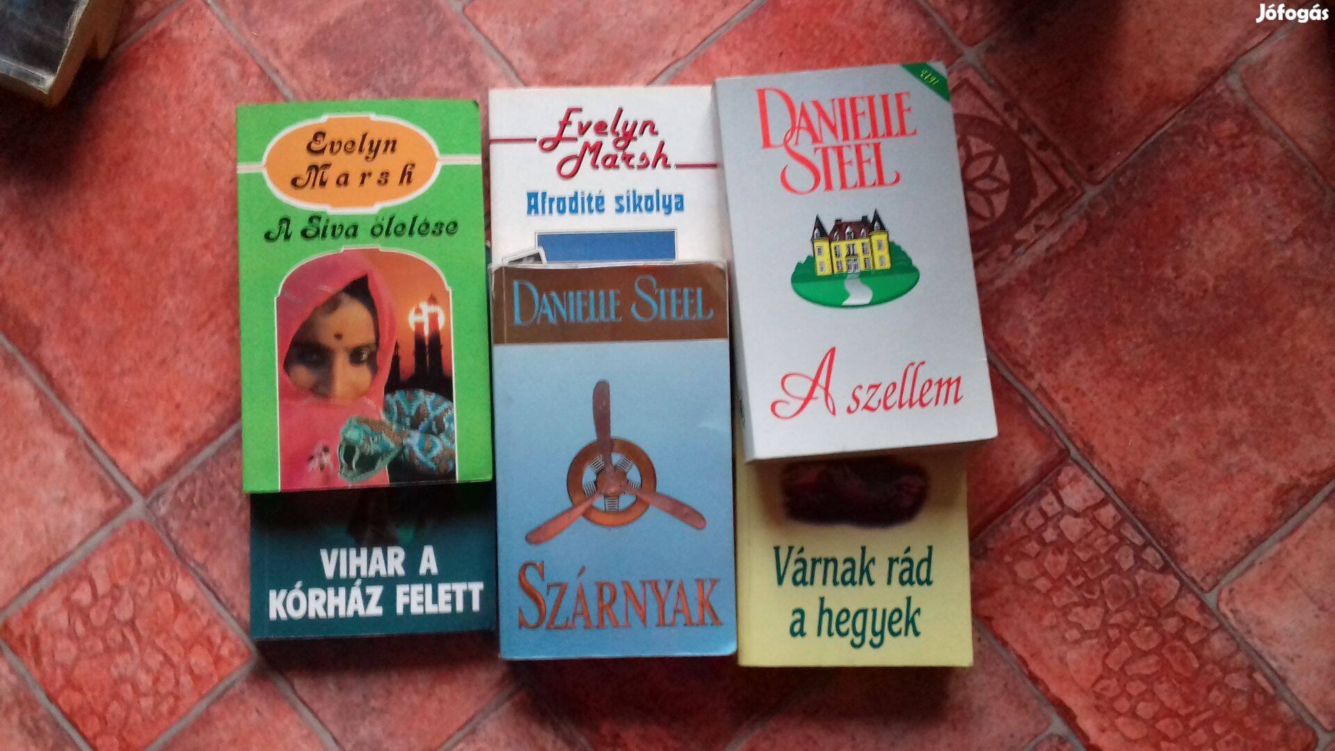 Kalandregények Evelyn Marsh