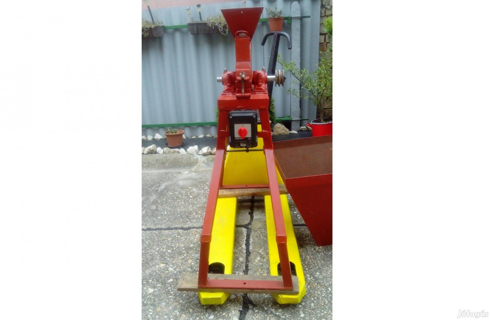 Kalapácsos terménydaráló