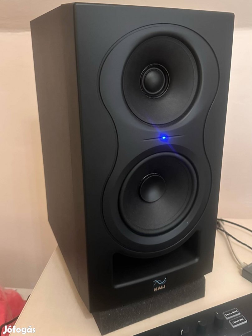 Kali Audio IN-5 - 3 év garancia - ajándék monitor alátét, hangkábelek