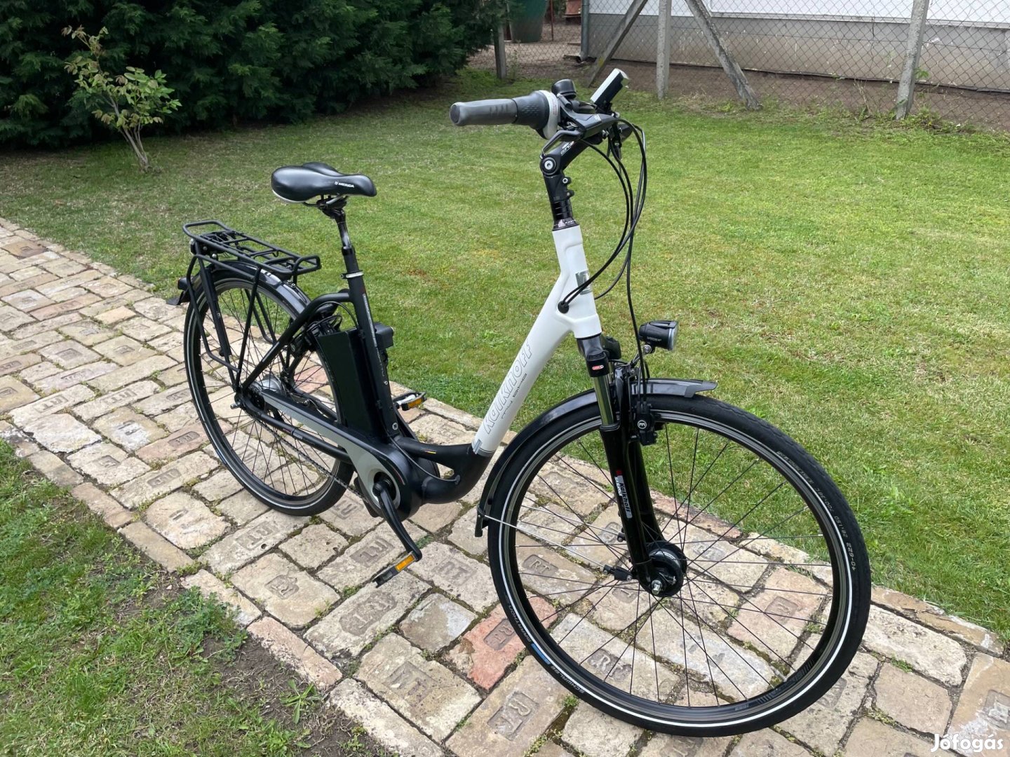 Kalkhoff Agattu agyváltós-agydinamós városi-trekking ebike (M) 70Nm-54