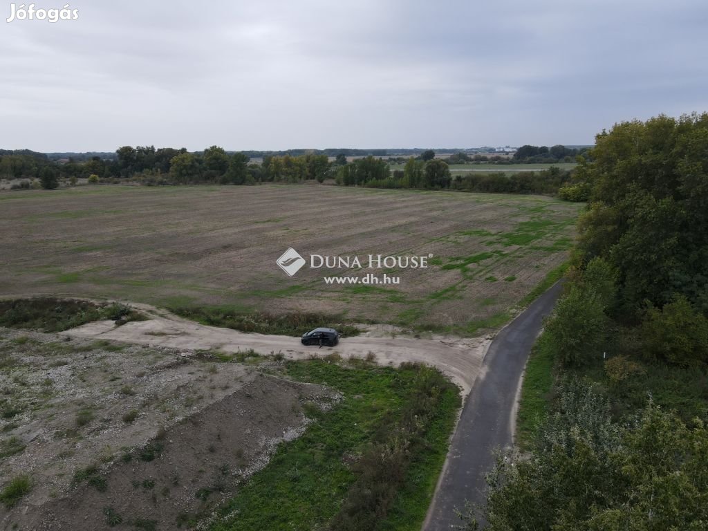 Kalocsai 96048 nm-es ipari terület eladó