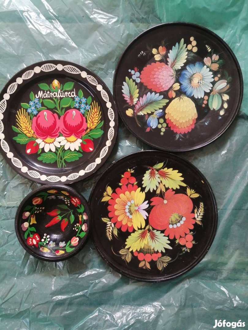 Kalocsai festett tányérok, kiskamcsók