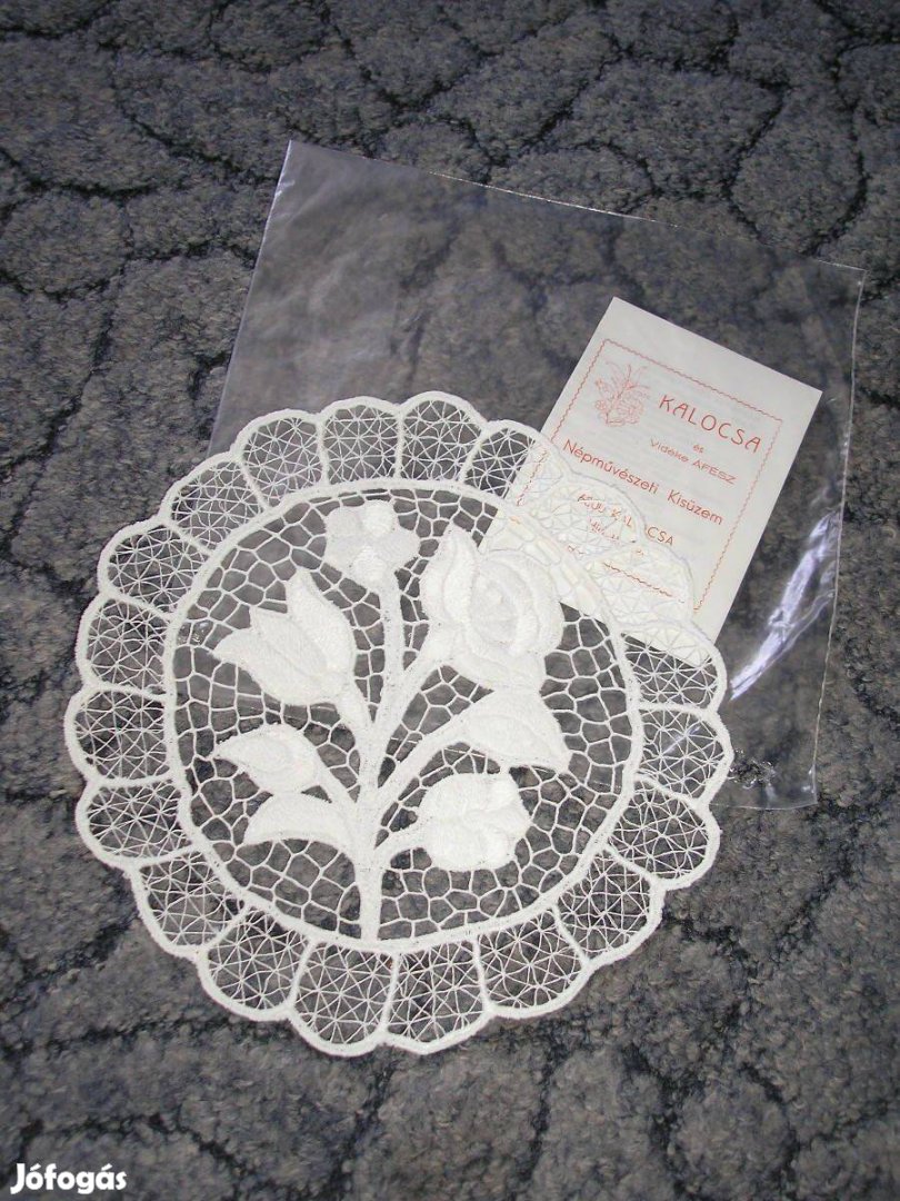 Kalocsai kézzel hímzett hófehér riseliő terítő kerek Új