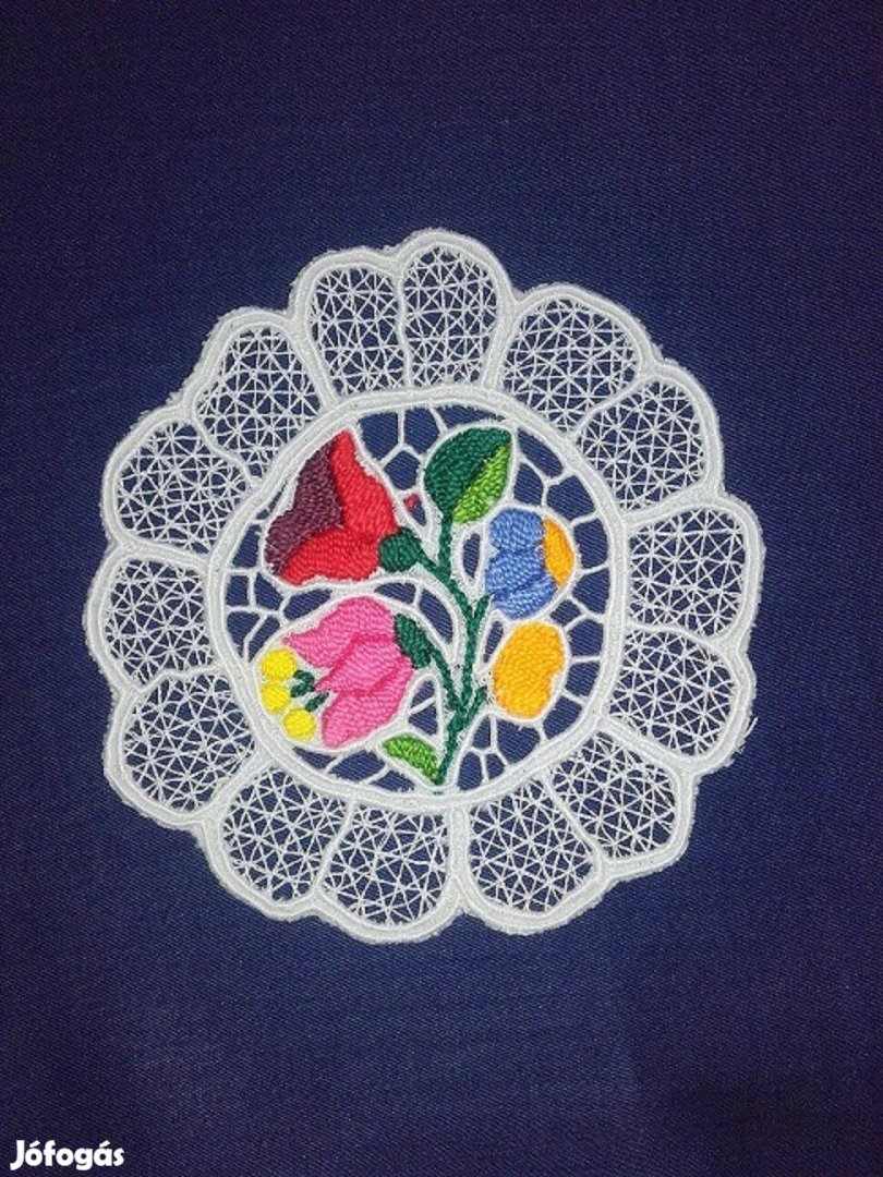 Kalocsai kézzel hímzett riseliő terítő. 10x10 Új!