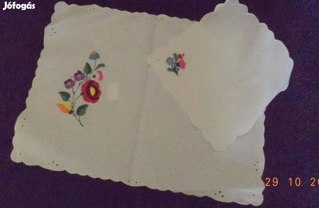 Kalocsai mintás asztal dísz