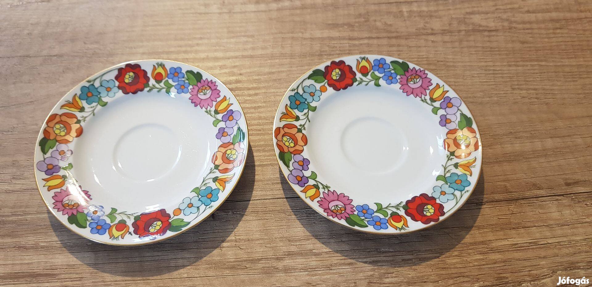 Kalocsai porcelán csésze alátétek együtt