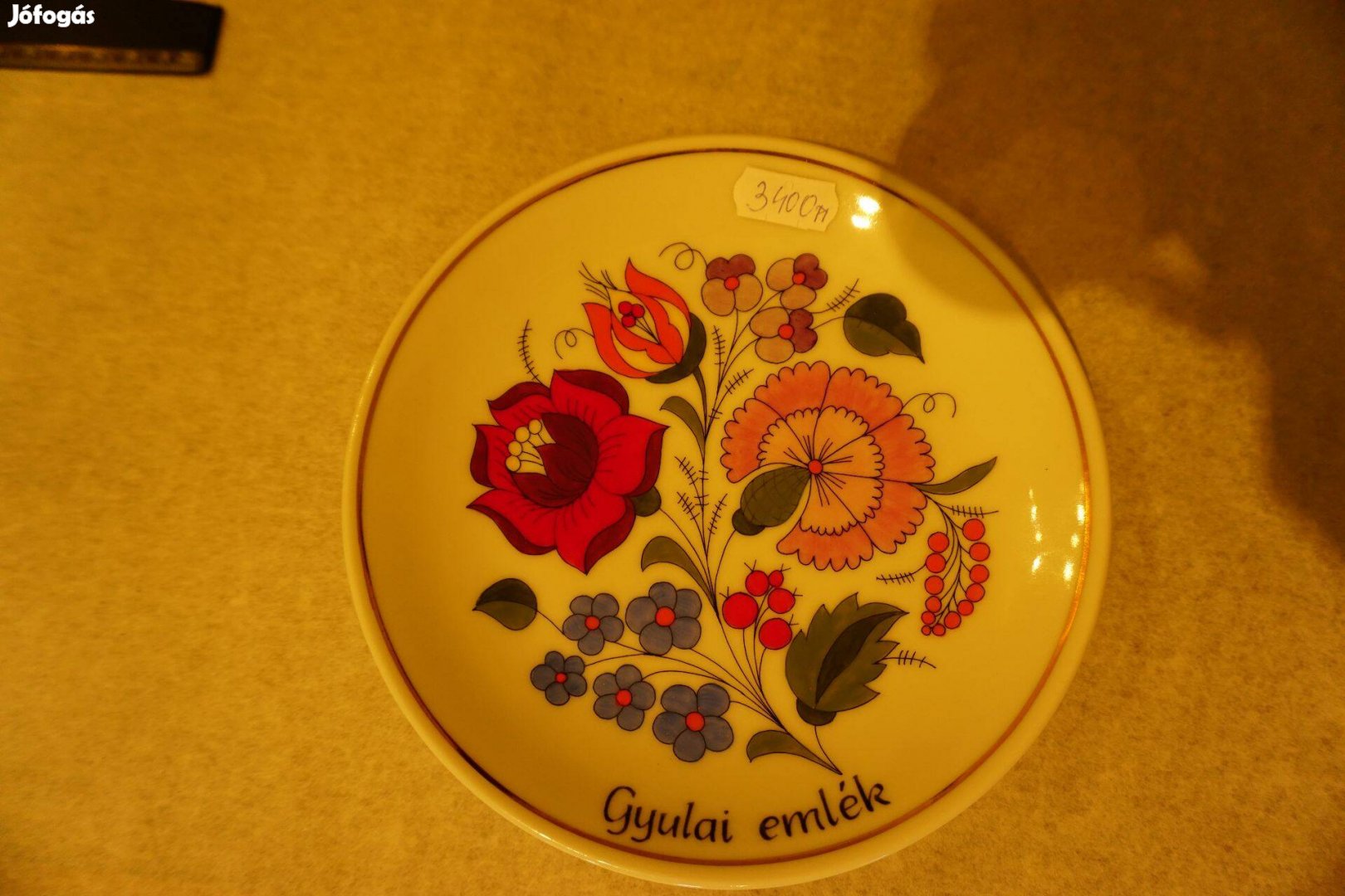 Kalocsai porcelán fali dísztányér eladó " Gyulai emlék" felirattal