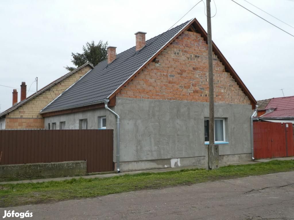 Kalocsán felújítás alatt álló kis ház kis udvarral eladó! - Kalocsa