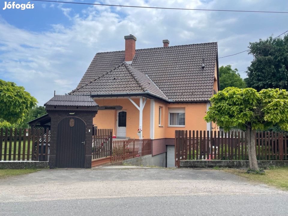 Kalocsán hőszigetelt, duplakomfortos családi ház eladó! -