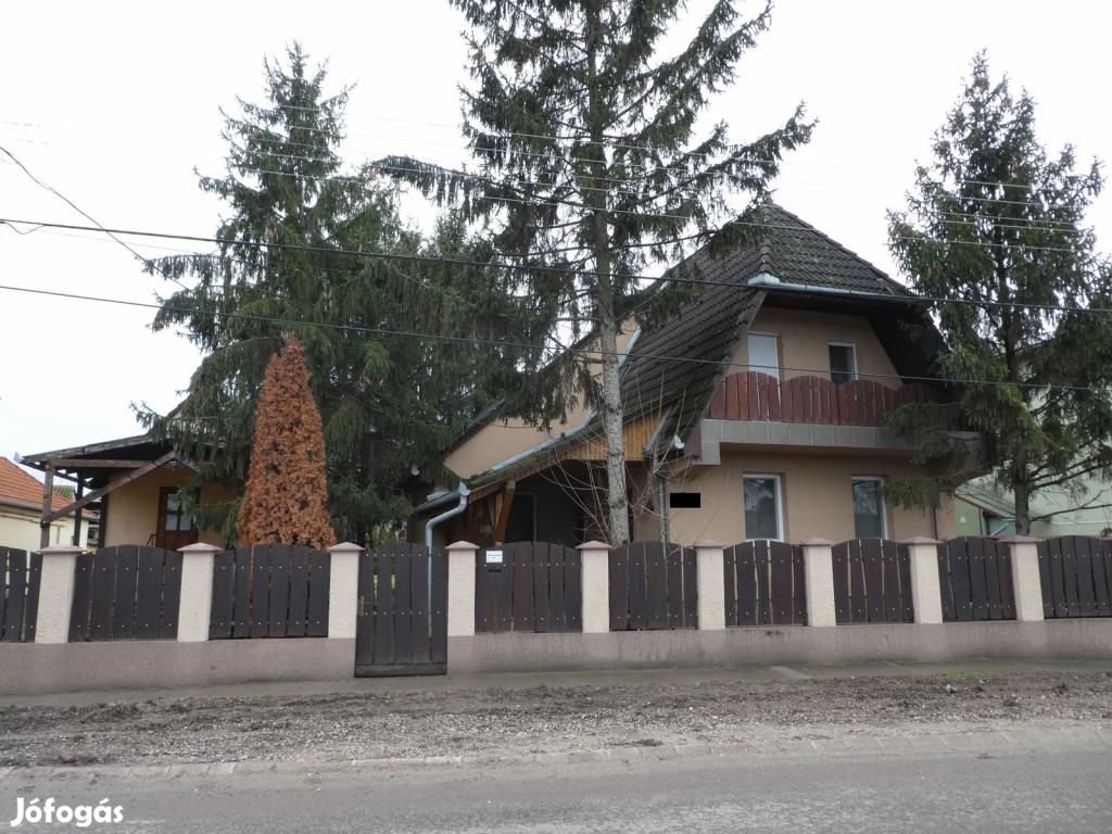 Kalocsán jó állapotú hőszigetelt családi ház eladó! - Kalocsa
