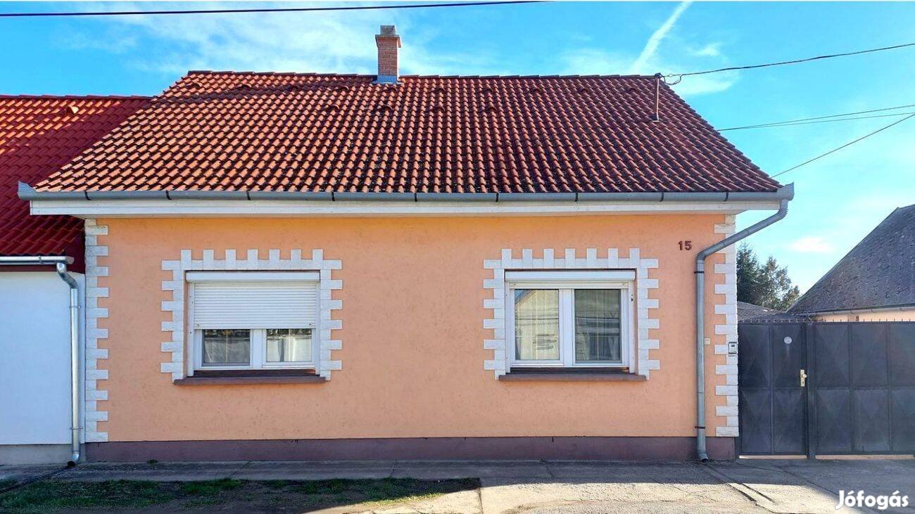 Kalocsán jó állapotú tetőteres családi ház eladó!