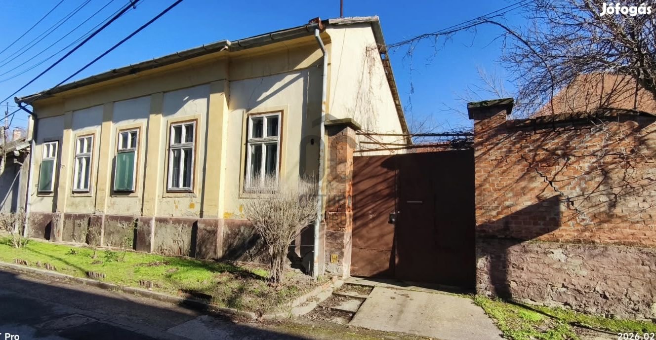 Kalocsán központi elhelyezkedésű családi ház eladó!