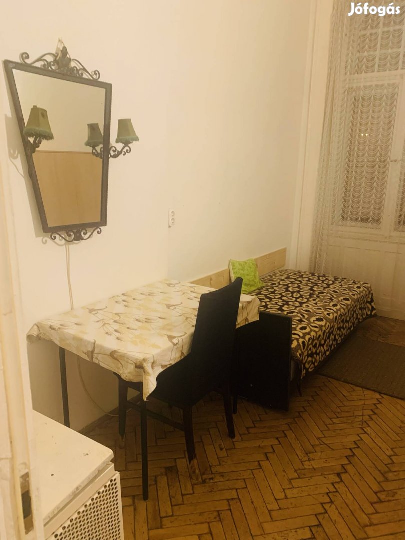 Kálvin térnél Férfi részére szoba kiadó