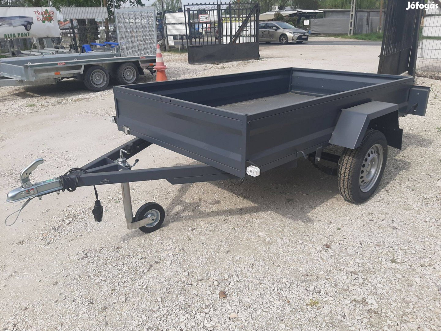 Kalydi Új 130x220 Erősített tengellyel Festett utánfutó 750kg