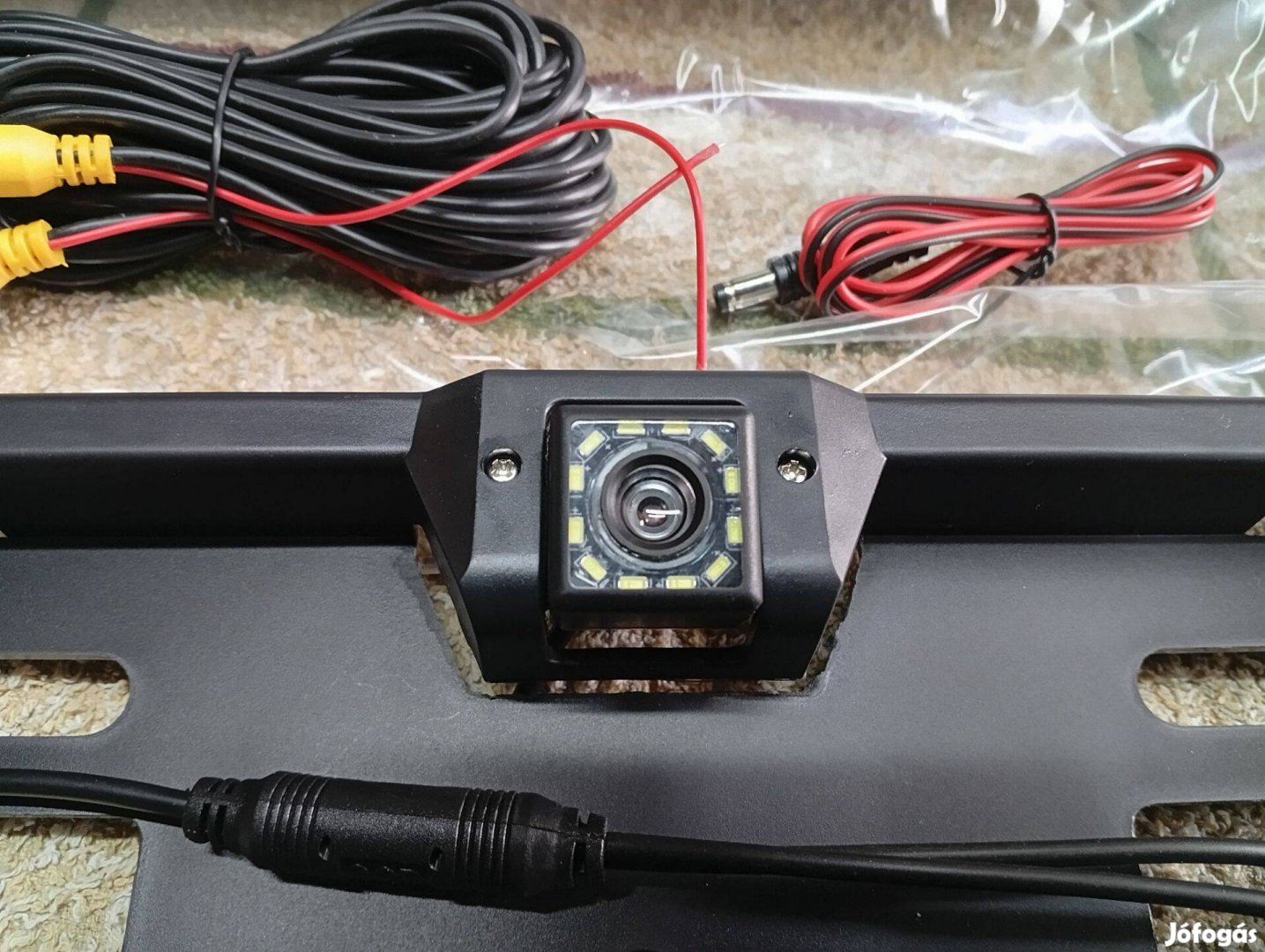 Kamerás hátsó rendszámtábla tartó